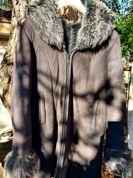 Vând doua hanorace și două haine de damă