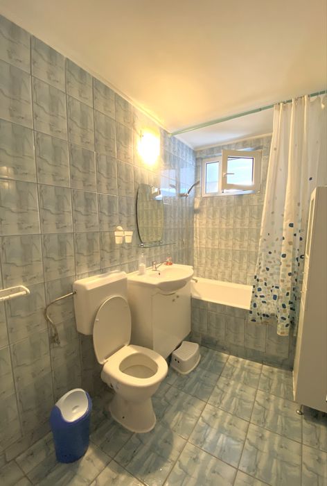 Apartament 3 camere de ÎNCHIRIAT - zona centrala, Bld Traian, foarte aproape de Scoala 2 si Spitalul Judetean.