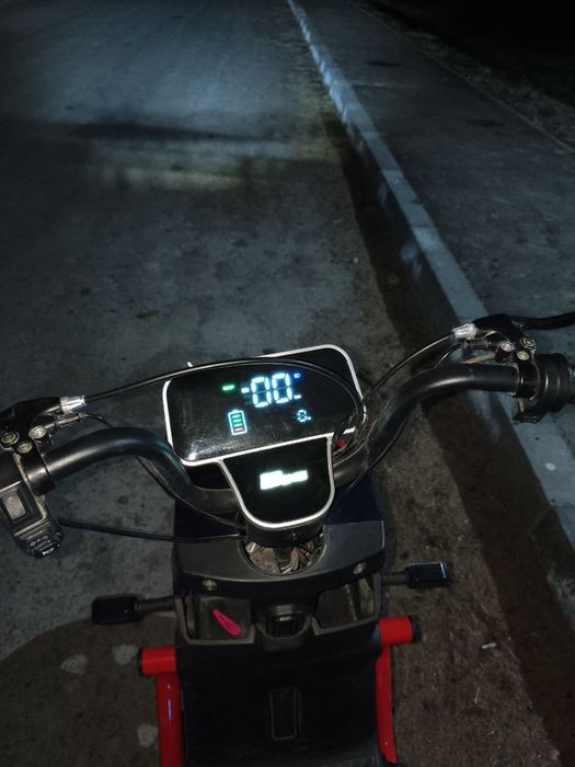 Электроный скутер