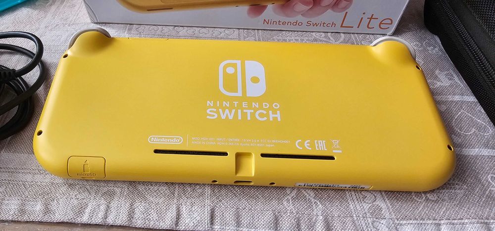 Nintendo Switch Lite Yellow 32 GB + 128GB карта