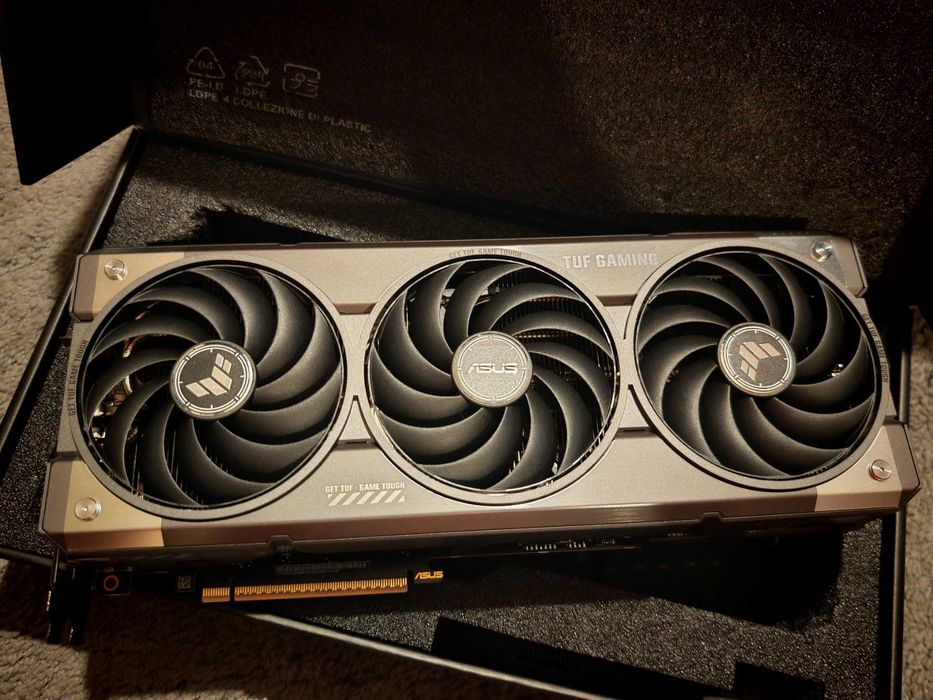 Видео карта ASUS TUF Gaming GeForce RTX 5070 12GB OC Edition