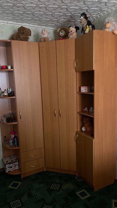 Продам угловой шкаф