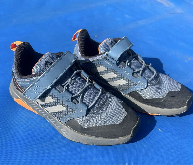 Маратонки Адидас 35