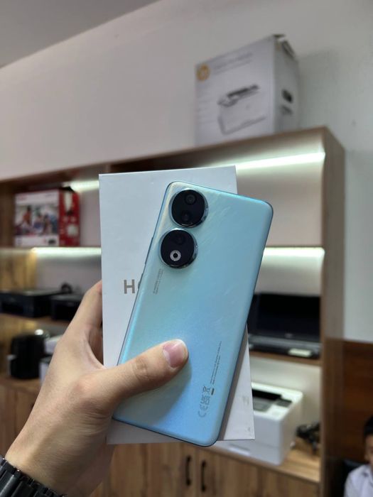 Телефон Honor 90