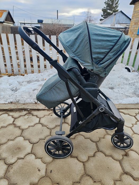Продам прогулочную коляску
