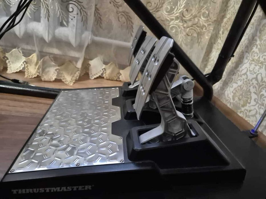 Игровой кокпит + руль Thrustmaster t300 и педали T-LCM
