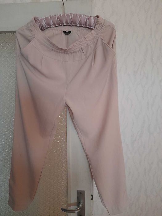 Елегантни панталони в черно и бежово-розово