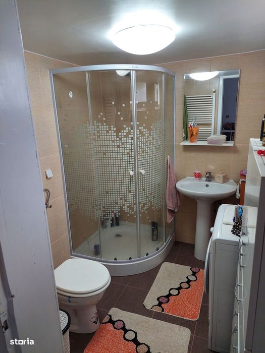 Vand casa in curte comuna