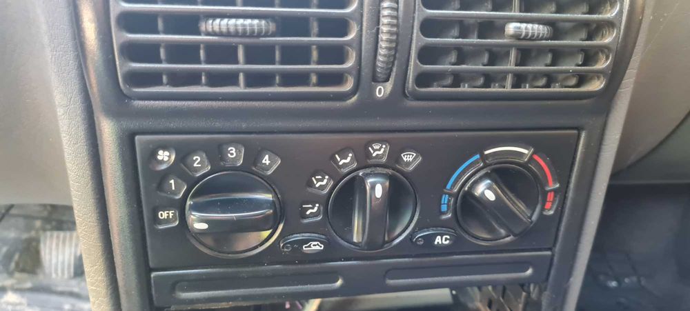 Vand daewoo espero lovit partea dreapta cumparat de nou 98000 km reali 3000 lei