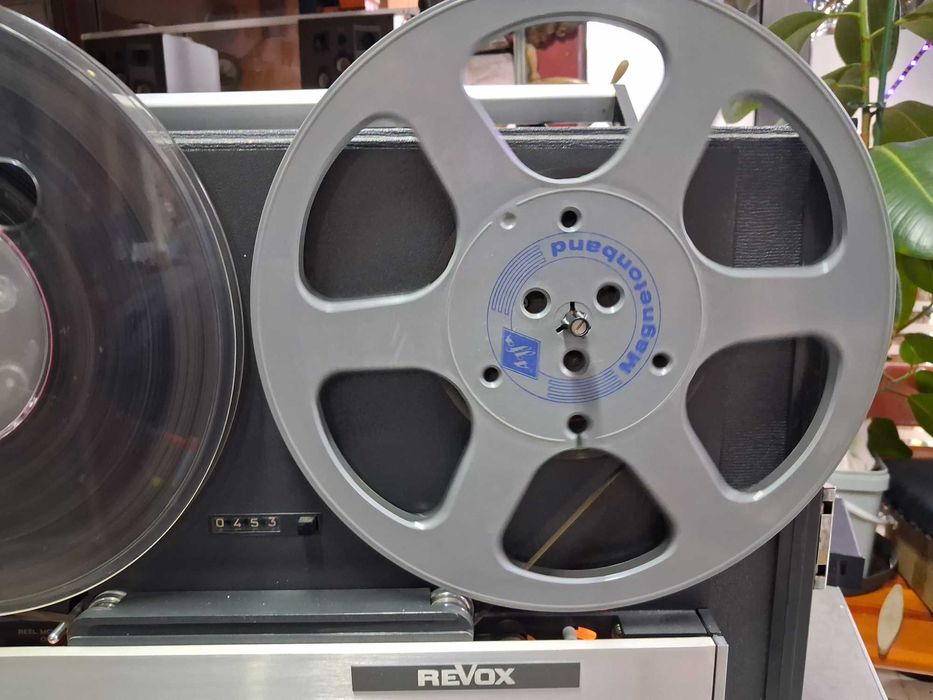Revox A-77 4-track cu amplificare si difuzoare.