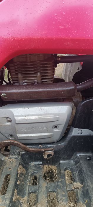 Vând atv honda recon 250