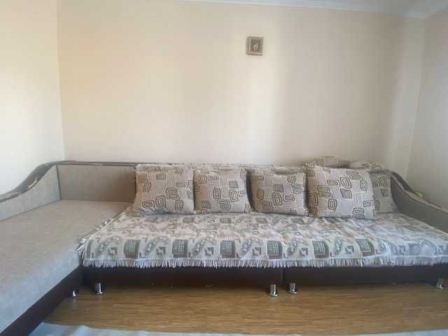 Продам диван б/у прочный