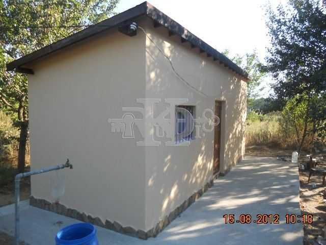 Миладиновци, обл. Добрич, парцел  2400кв.м, ток, вода, постройка.