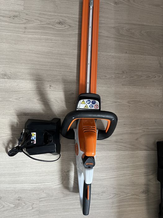 Foarfeca pentru gard viu Stihl HSA 40 cu ac. si inc-Noua