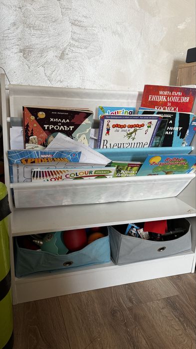 Детска Монтесори библиотека