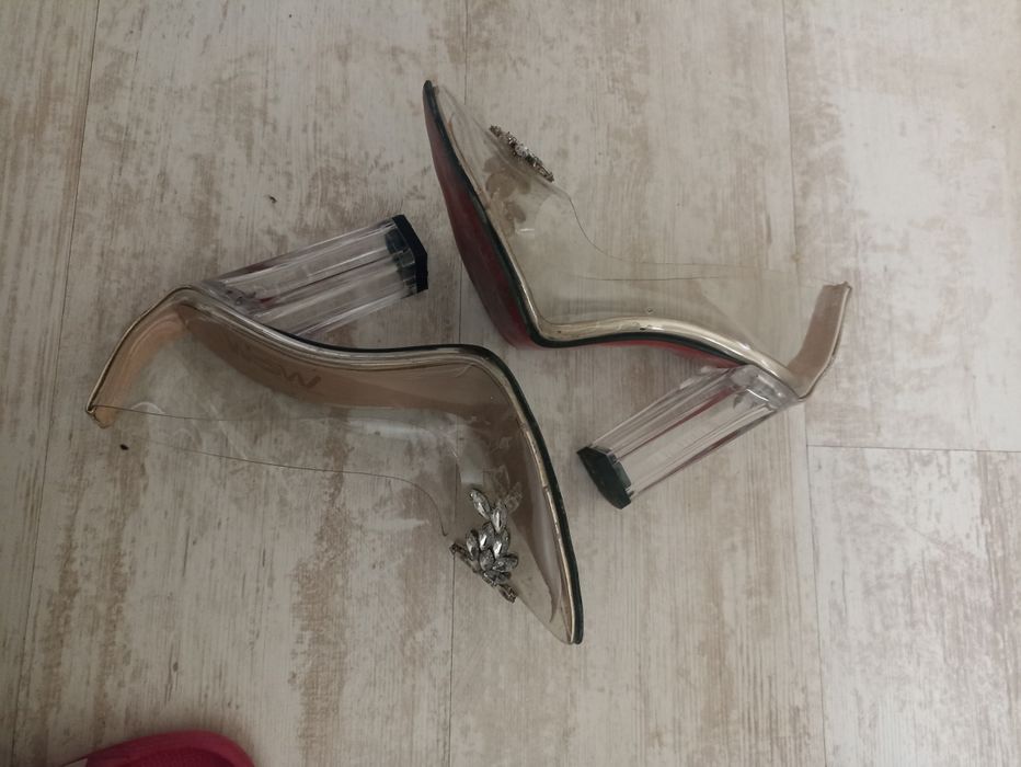 Steve Madden номер 38черни  ,обувки , маратонки ,сникарси ,еспадрили висок ток прозрачни