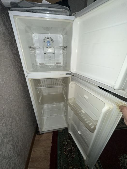 Продам холодильник буу
