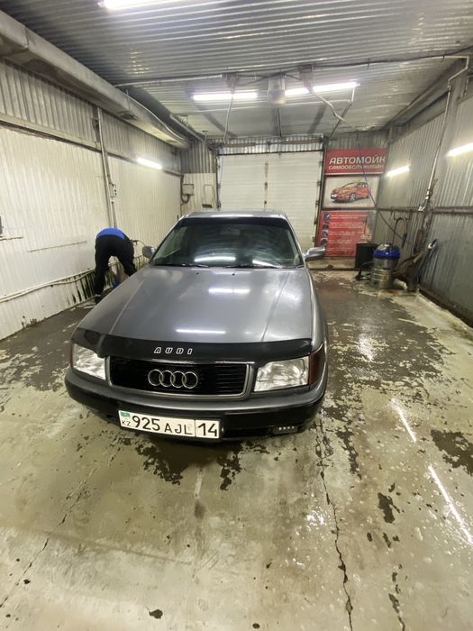 Ауди 100 с4 седан