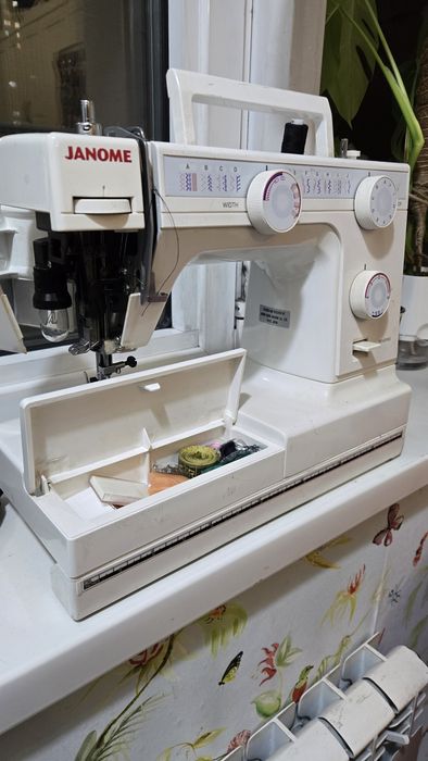 Продам обмен машинка Janome