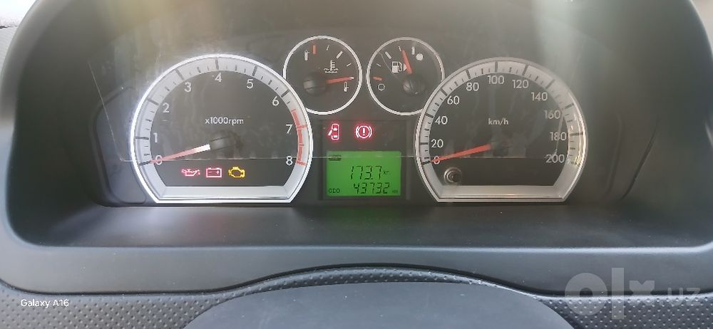 Nexia 3  sotiladi