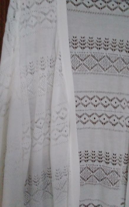 Дамски жилетки и бяла ажурена