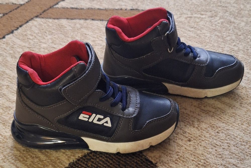 Продам детские осение ботинки.