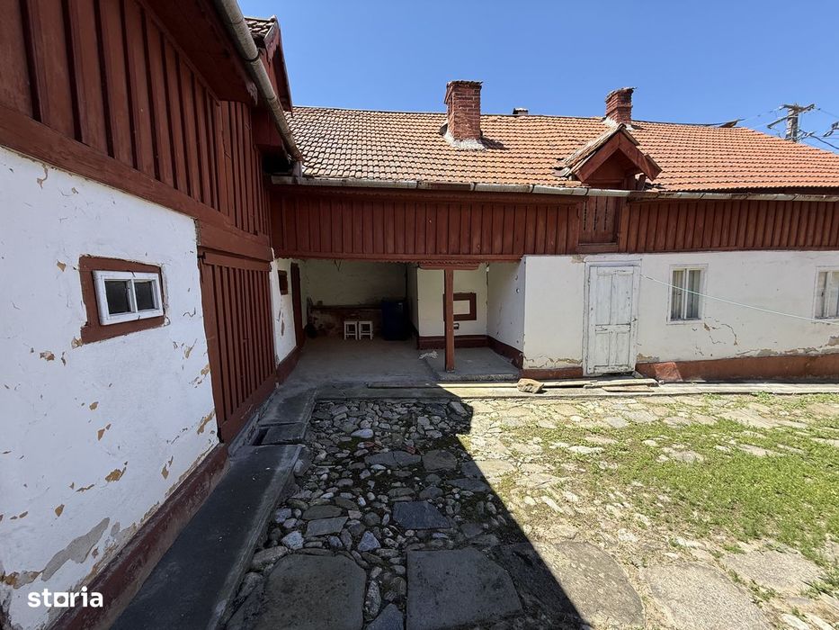 Casă cu curte și anexe în Poiana Sibiului