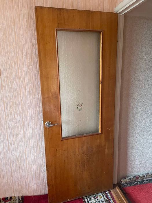 Продаются   деревянные   двери.   Б/у