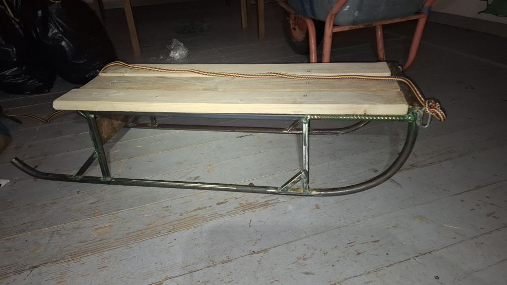 Vând sanie  rezistenta