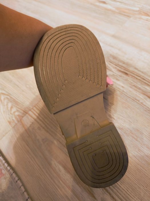 Pantofi crem mărime 30