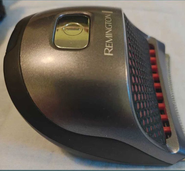 Vând aparat de tuns Remington QuickCut acumulator. Lama foarte lata.