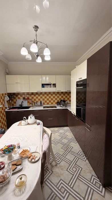 Продам куханную гарнитуру б/у состоянии.