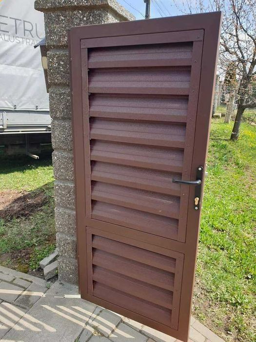 Garduri din panouri stil jaluzele, sipca metalica, tabla, plasa si BCA