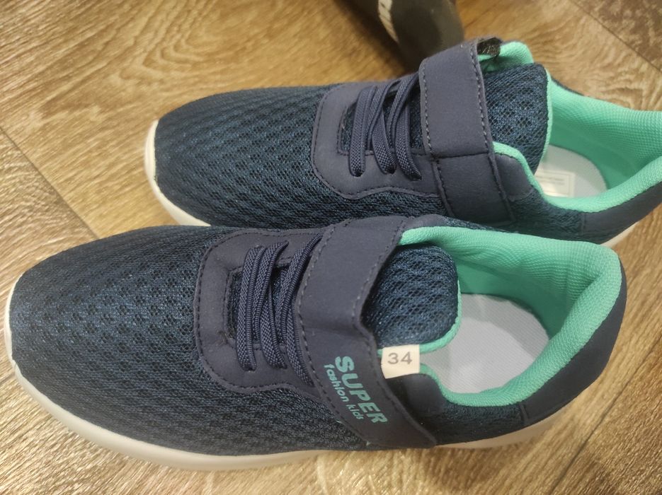 Продам кроссовки