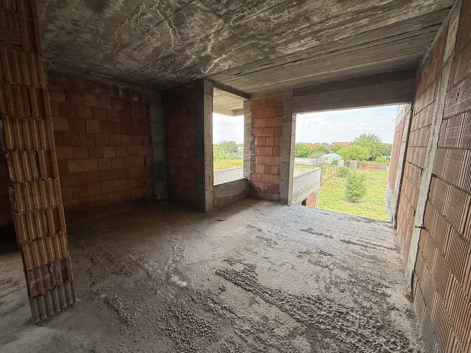 Casa individuala la roșu P+1E, 215mp utili, 994mp teren  Peciu Nou