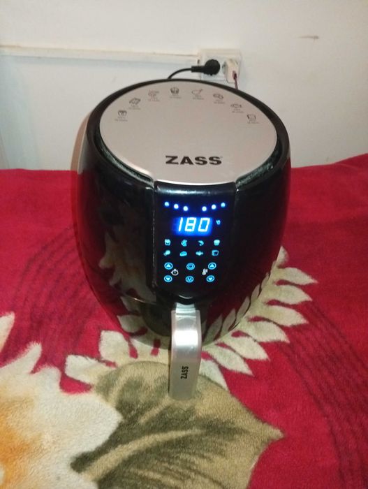 Friteuza cu aer cald ZASS ZAF 01 , 1500W , 4L , 8 programe , negru