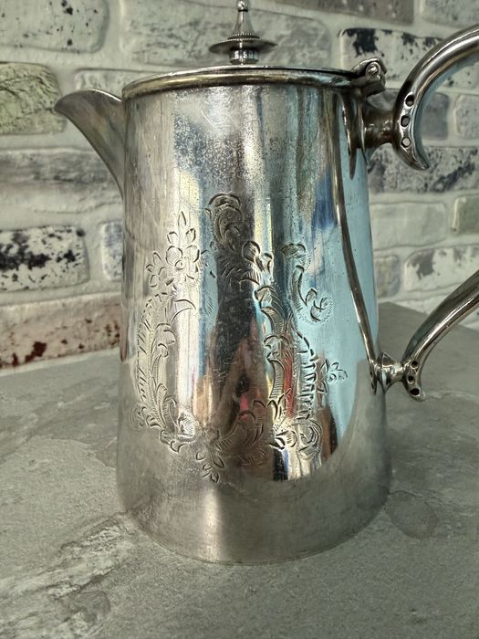 Cafetiera suflata cu argint