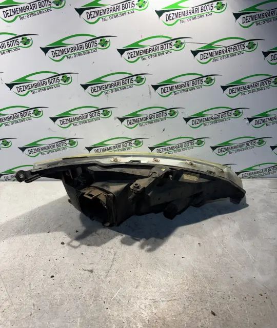Far stanga Ford Focus 2001 1.6 MT (101 hp)