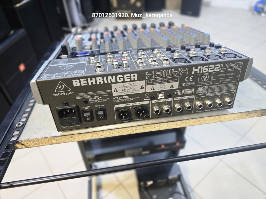 Микшерный пульт Behringer