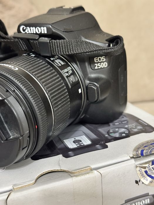 Canon eos 250d EF-S 18-55 IS kit