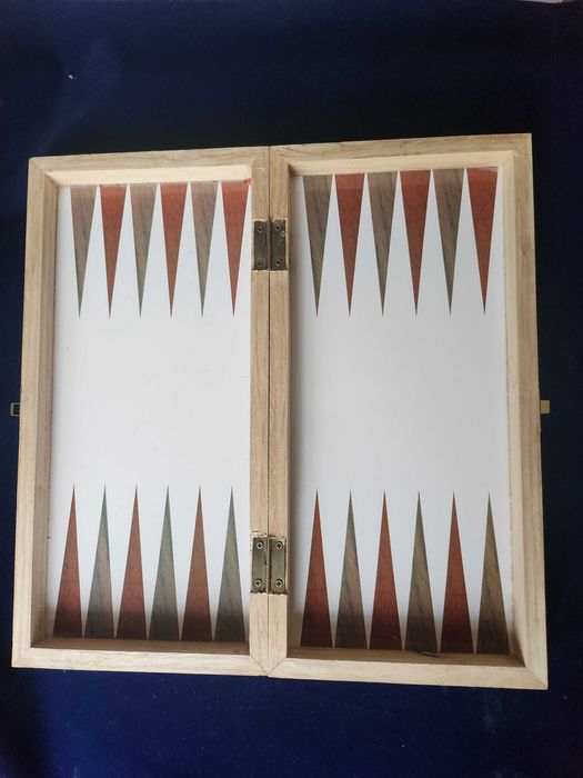 шах с к-т фигури 29х29 см / малък пирографиран 17х17 см с фигури