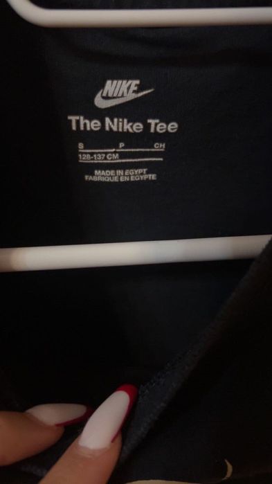Продавам детска блузка на nike носена точно 1 път!!!