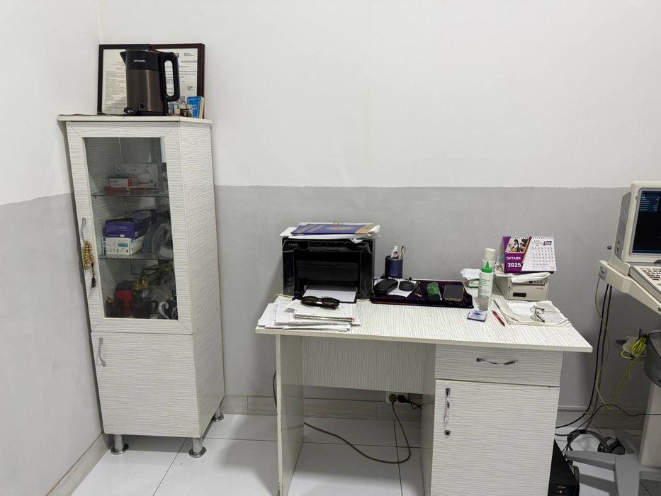 Продаётся УЗИ аппарат Миндрей с мебелью и оргтехникой