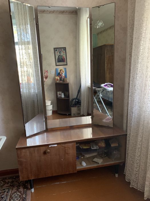 Продам трюмо трехстворчатое