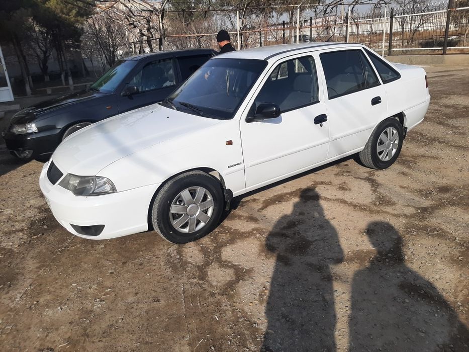 Nexia 2 dons 1.6 sotiladi.Holati alo