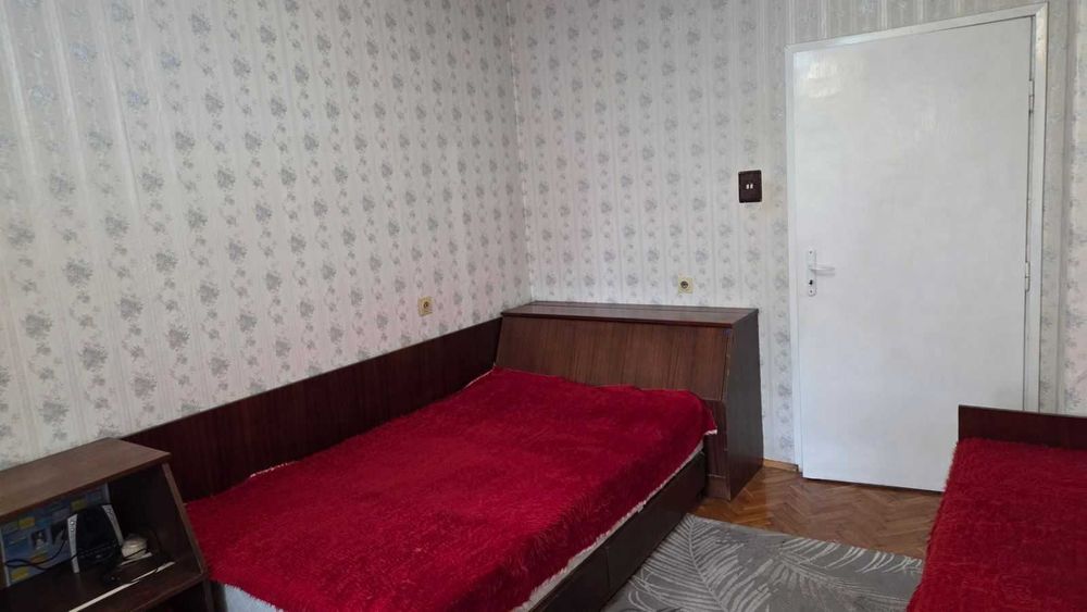 Продавам апартамент(тухла) 4+1 в района на Математическа гимназия- гр.Шумен.Възможност за гараж!
