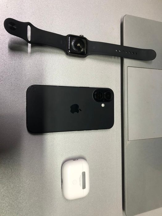 iPhone 16 Apple watch AirPods Pro 2