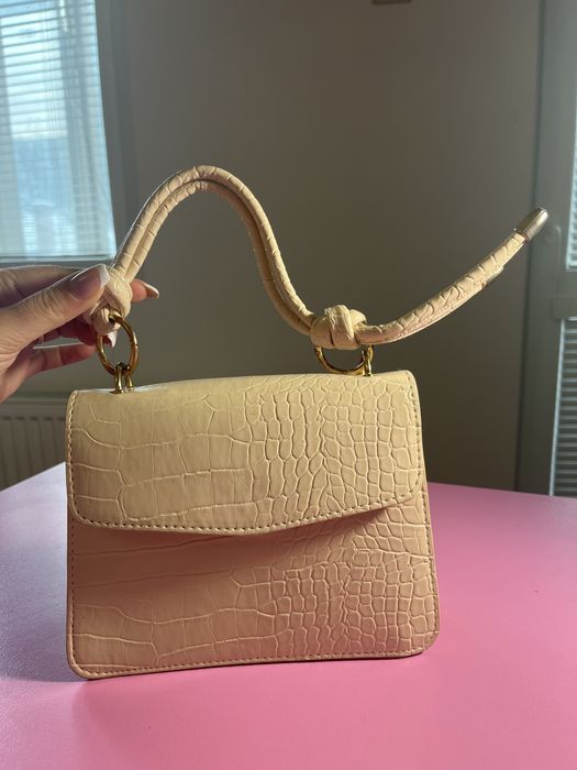 Бежова чанта от еко кожа