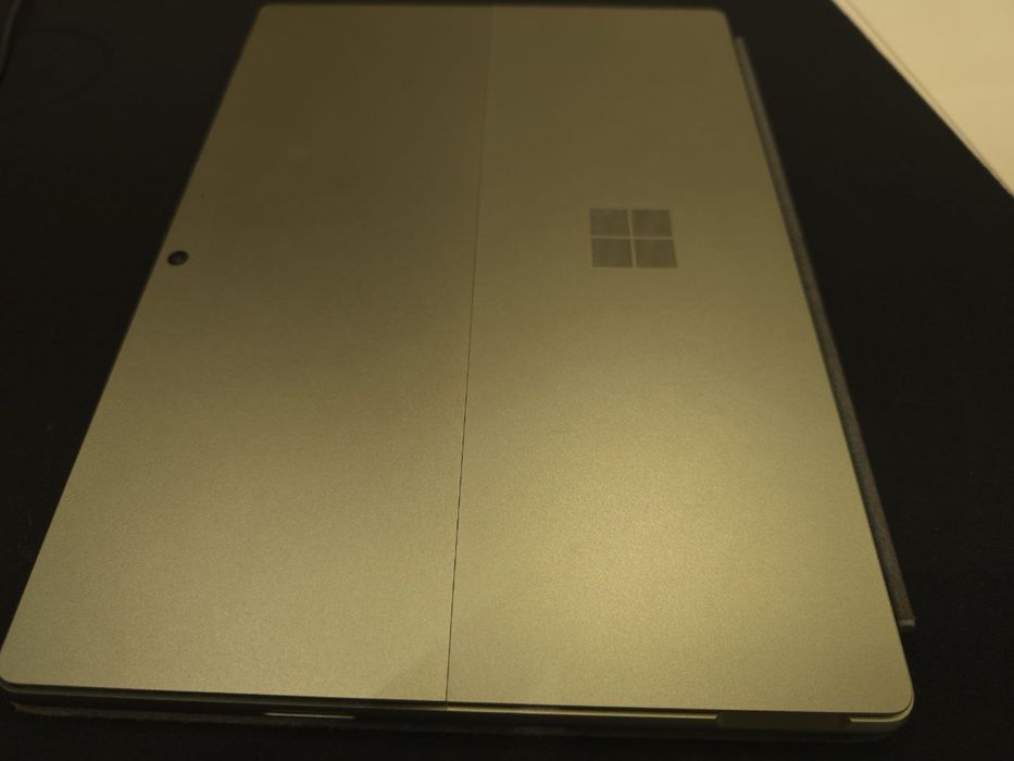 ноутбу-планшет Microsoft Surface 9 pro