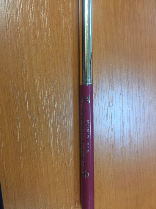 creion contur buze kiko